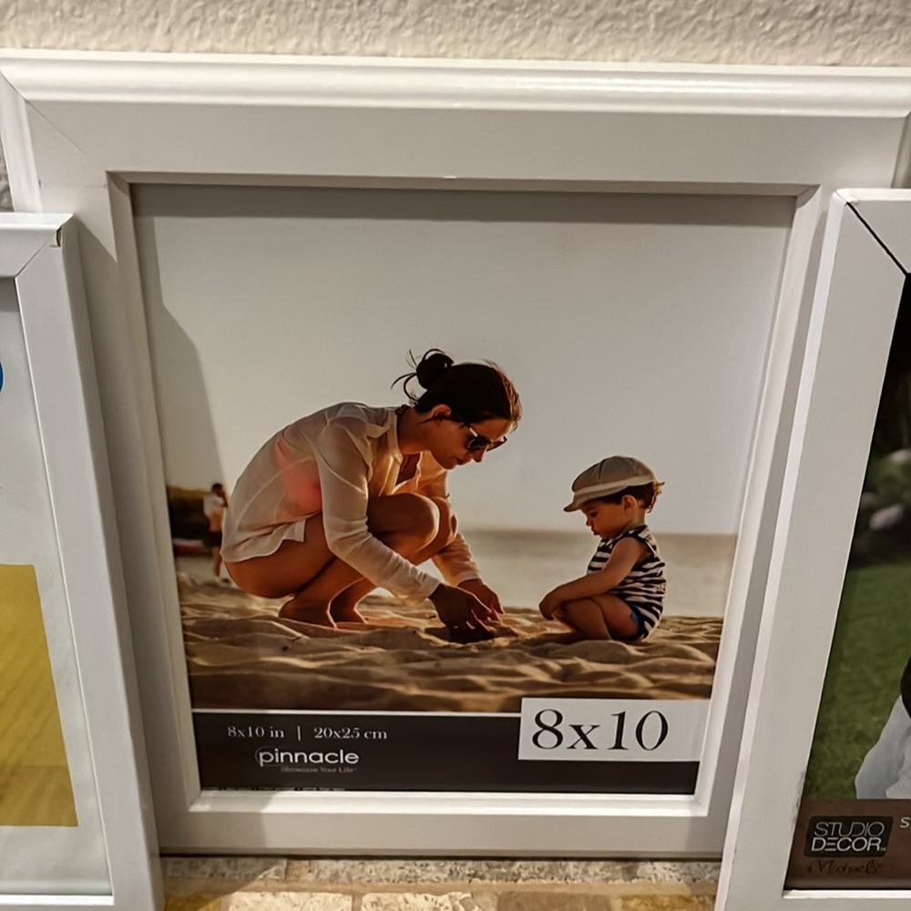 Assorted 8x10 frames - Picture 3 of 7